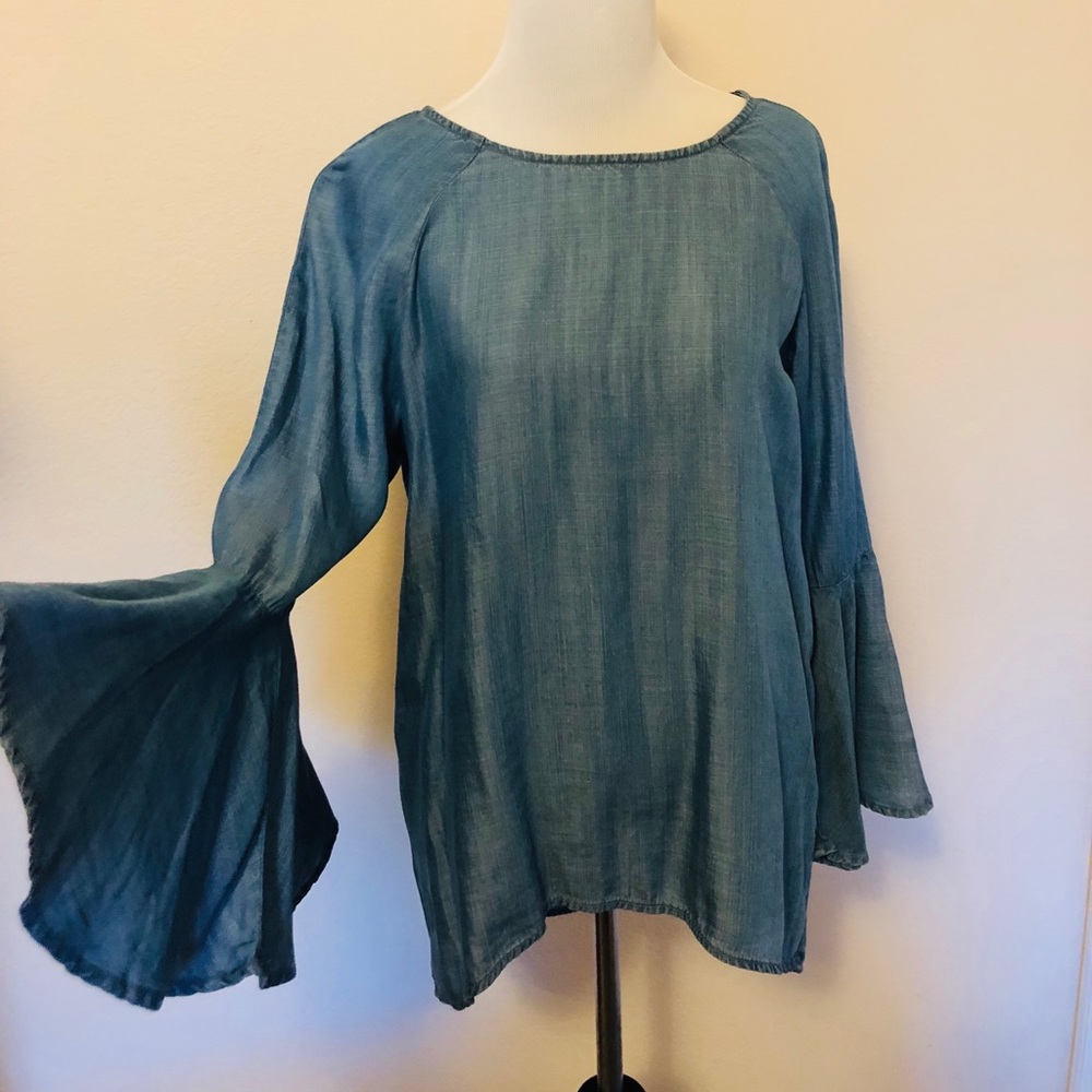 Denim Blouse with bell sleeves✨